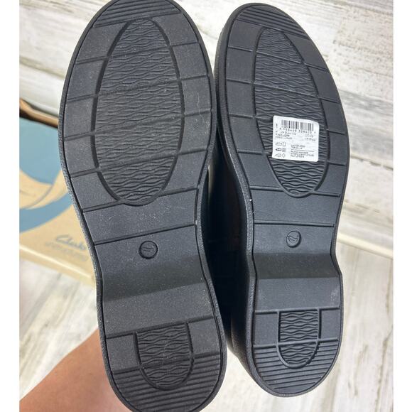 Clarks Women’s 6.5 Un Elda Black Leather Suede Zip Mid Waterproof ankle Boot NEW - Picture 7 of 9